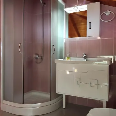Paraschou Apartment *