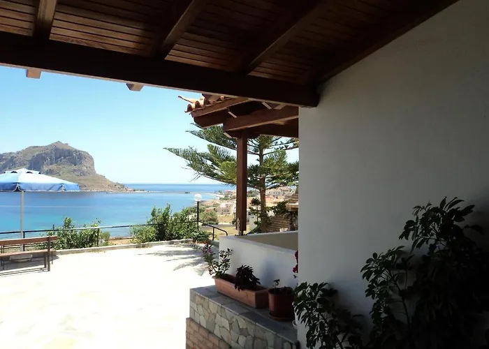 Paraschou * מונמבאסיה